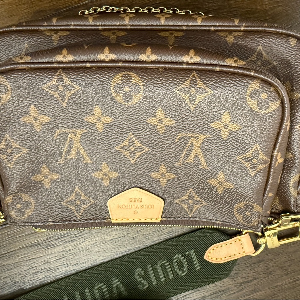 Authentic Louis Vuitton Multi-Pochette with Green Strap Like New - Picture 4 of 8